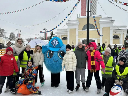 ЮИДовцы на катке с инспекторами ГИБДД.